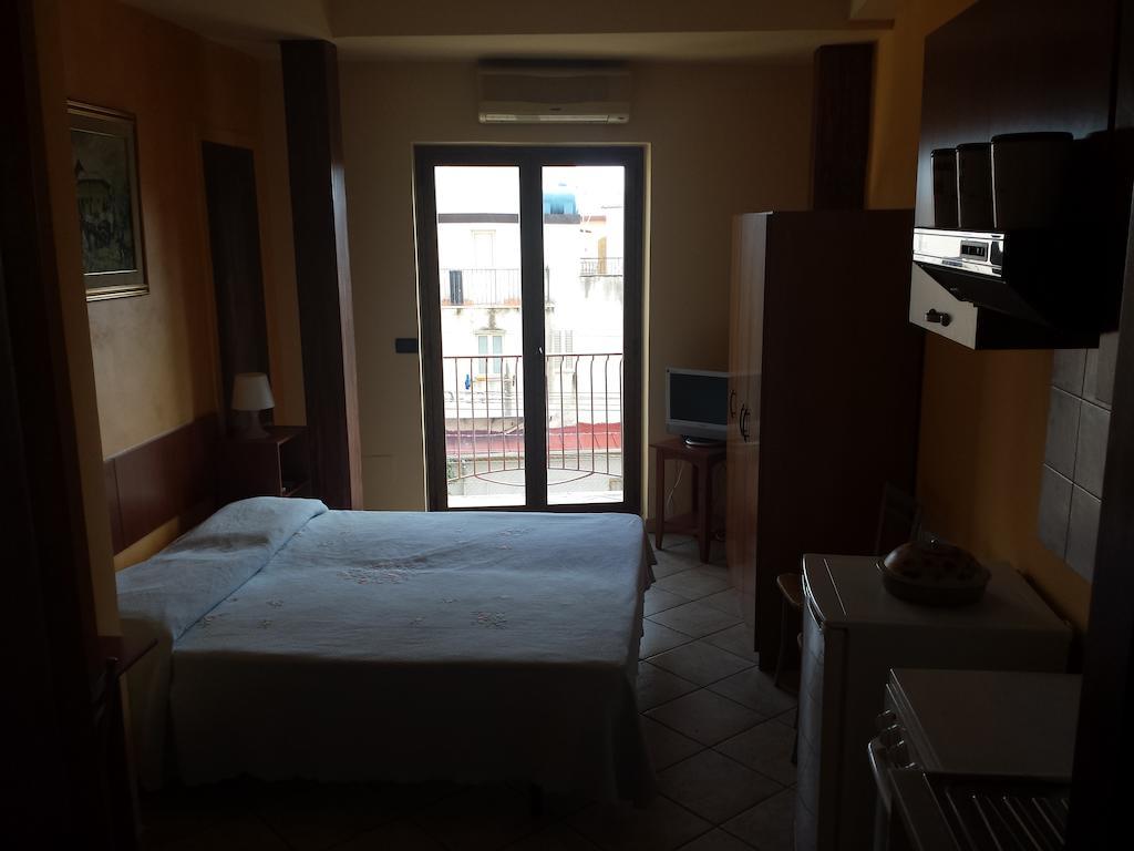 Appartamenti Centrali Giardini-Naxos Zimmer foto